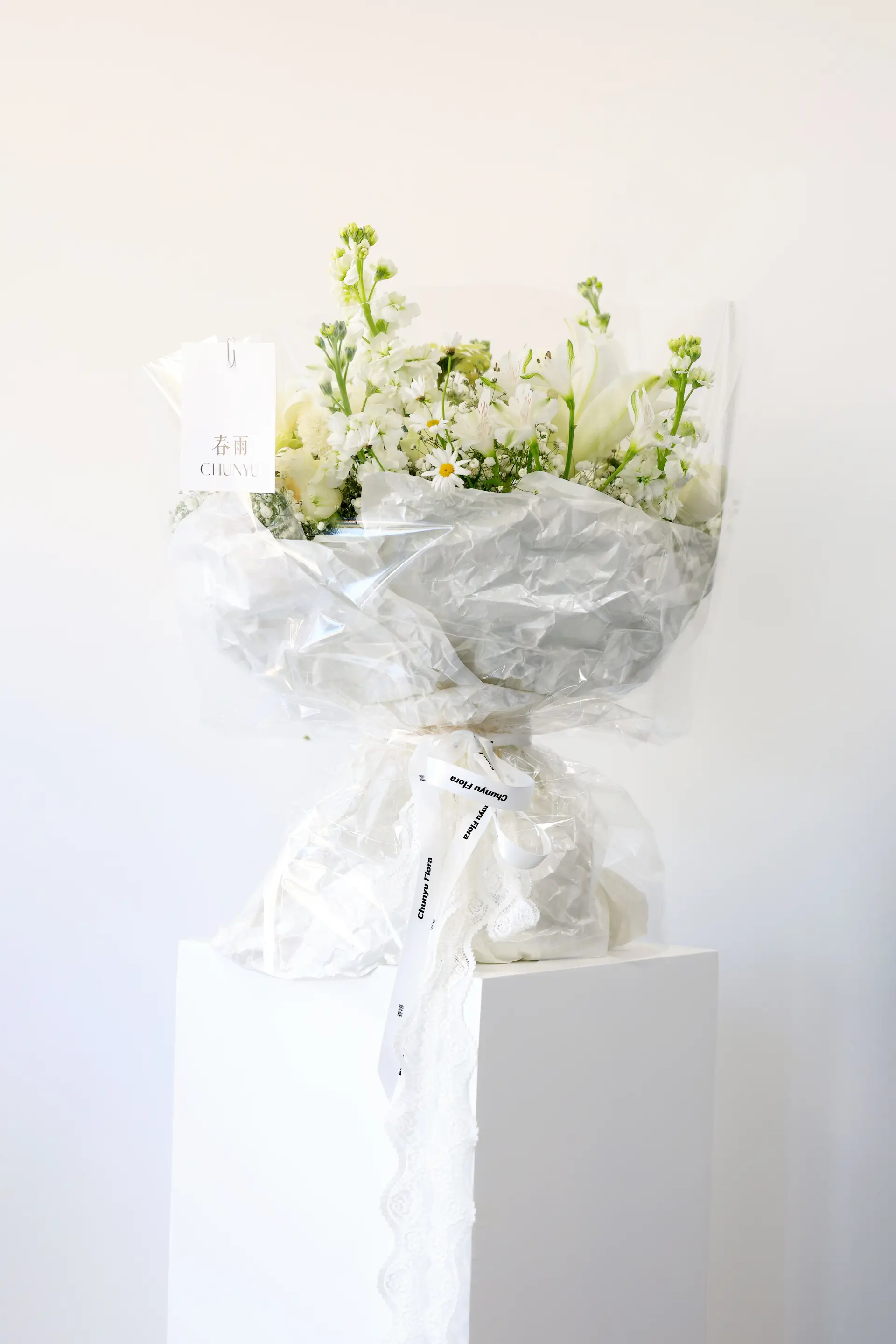 Floral subscription arrangement