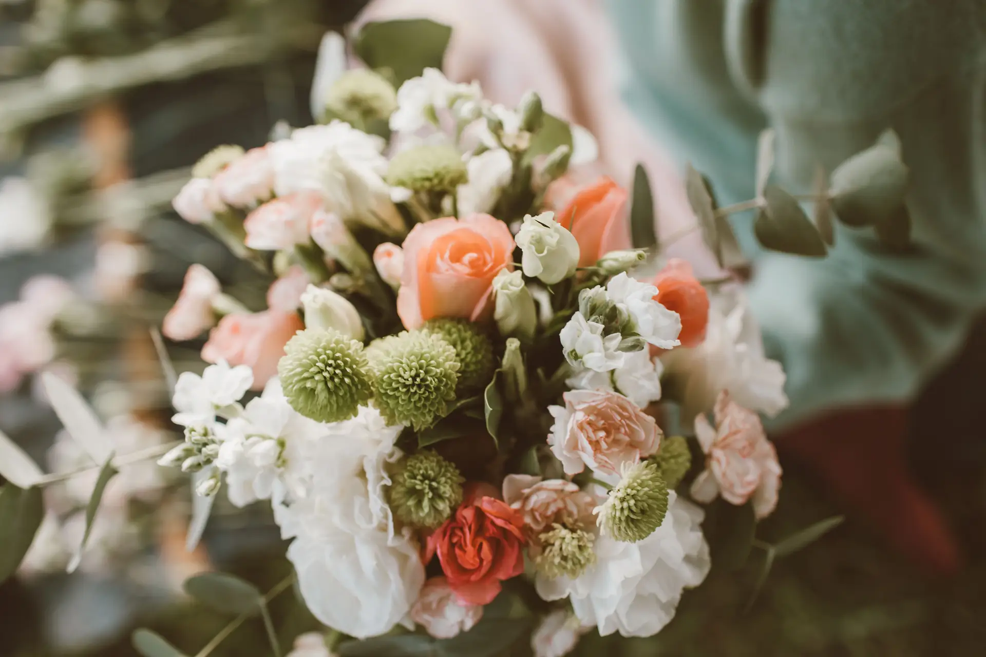 Florist working in the WhiteBloomAtelier studio